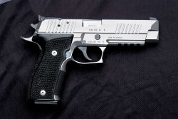 Vergleich: SIG Sauer P226 X-Five Allround & 1911 Traditional Match Elite B&H Edition Vergleich: SIG Sauer P226 X-Five Allround & 1911 Traditional Match Elite B&H Edition
