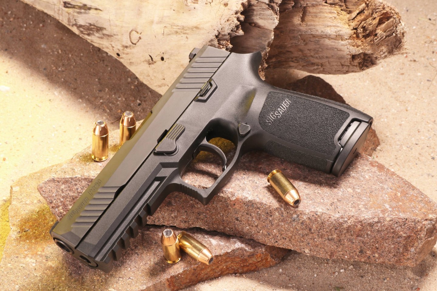 Test: SIG Sauer P320 in .45 ACP − jetzt gibt's die SIG Sauer-Pistole im beliebten US-Kaliber auch in Deutschland! SIG Sauer P320 in linker Seitenansicht