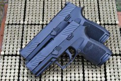 Video: SIG Sauer P320 Dienstpistole Größenvergleich der P320 Fullsize und Compact