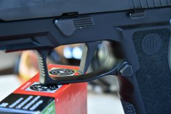 Test: SIG Sauer P320 X-Five – das modulare Flaggschiff der X-Series Abzug der Matchpistole SIG Sauer P320 X-Five mit geradem Abzugszüngel und sportlich-dynamischer Charakteristik