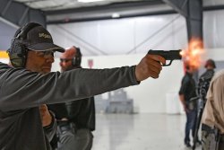 Live Shooting: Die neue SIG Sauer P365 im Praxistest SIG Sauer P365 Nitron Micro-Compact wird auf der Schießbahn getestet