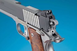 SIG Sauer 1911 STX Two Tone im Test SIG Sauer 1911 STX Two Tone Pistole