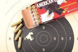 Test: Smith & Wesson 686 Distinguished Combat Magnum "Max 1500" in .357 Magnum vom S&W Club 30 Federal American Eagle mit Zielscheibe
