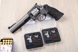 Test: Smith & Wesson 686 Distinguished Combat Magnum "Max 1500" in .357 Magnum vom S&W Club 30 Abzugskits V1 und V2 Club-30-Mitglied Thomas Spohr