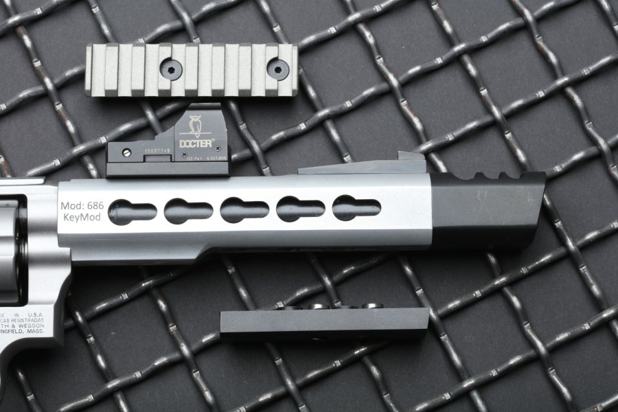 Club 30 Revolver mit KeyMod im Test: Der Smith & Wesson 686 der Armurerie Paul Frauenberg in .357 Magnum Laufmantel des S & W 686 KeyMod im Detail.