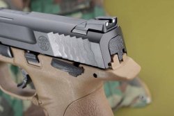 Test Militär: Smith & Wesson M & P 45 Schlagbolzenschloss der Waffe