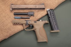 Smith & Wesson M & P 9 VTAC in 9 mm Luger in zerlegtem Zustand Smith & Wesson M & P 9 VTAC in 9 mm Luger in zerlegtem Zustand