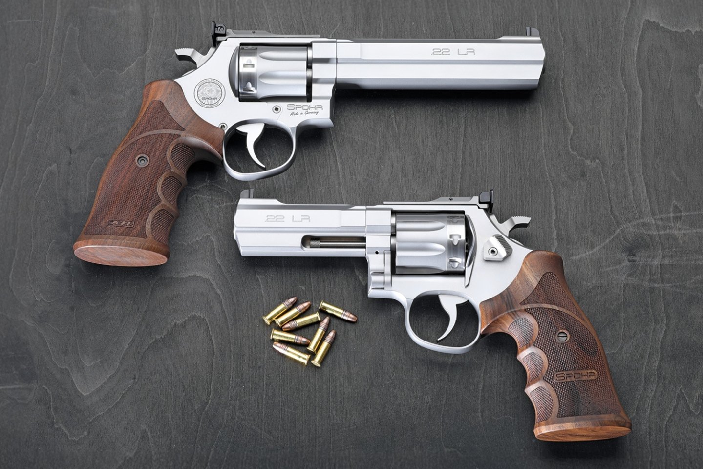 Der Spohr-Kleinkaliberrevolver L562 Standard mit acht Kammern und in den Lauflängen 6“/152 mm und 4“/102 mm.