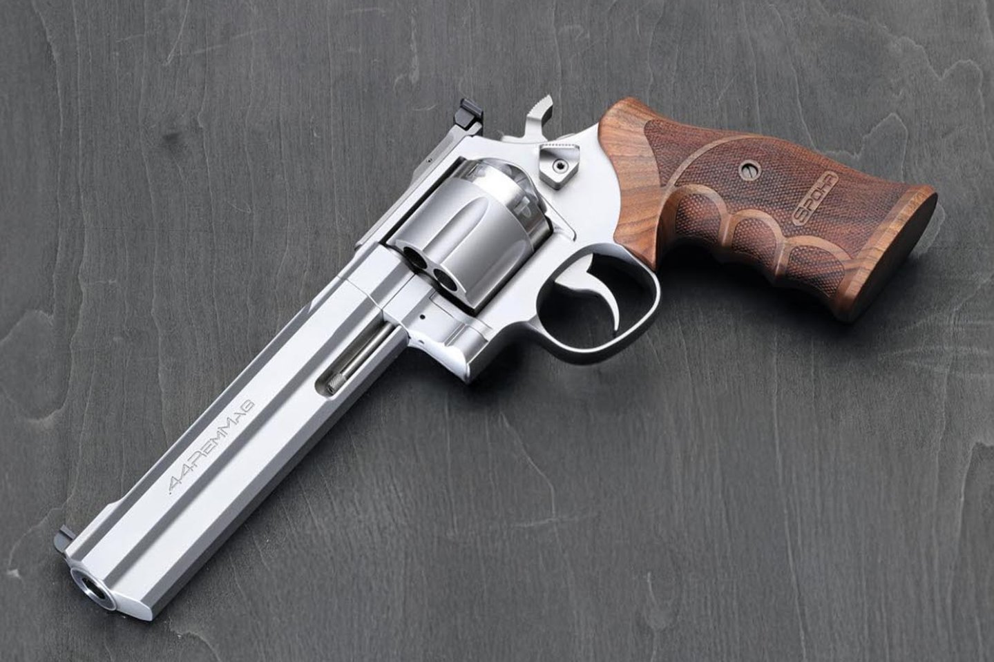 Edler Revolver im ausführlichen Test: Spohr N670 Standard 6.5 im Kaliber .44 Magnum Spohr N670 Standard 6.5 im Kaliber .44 Magnum.