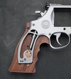 Edler Revolver im ausführlichen Test: Spohr N670 Standard 6.5 im Kaliber .44 Magnum Edler Revolver im ausführlichen Test: Spohr N670 Standard 6.5 im Kaliber .44 Magnum