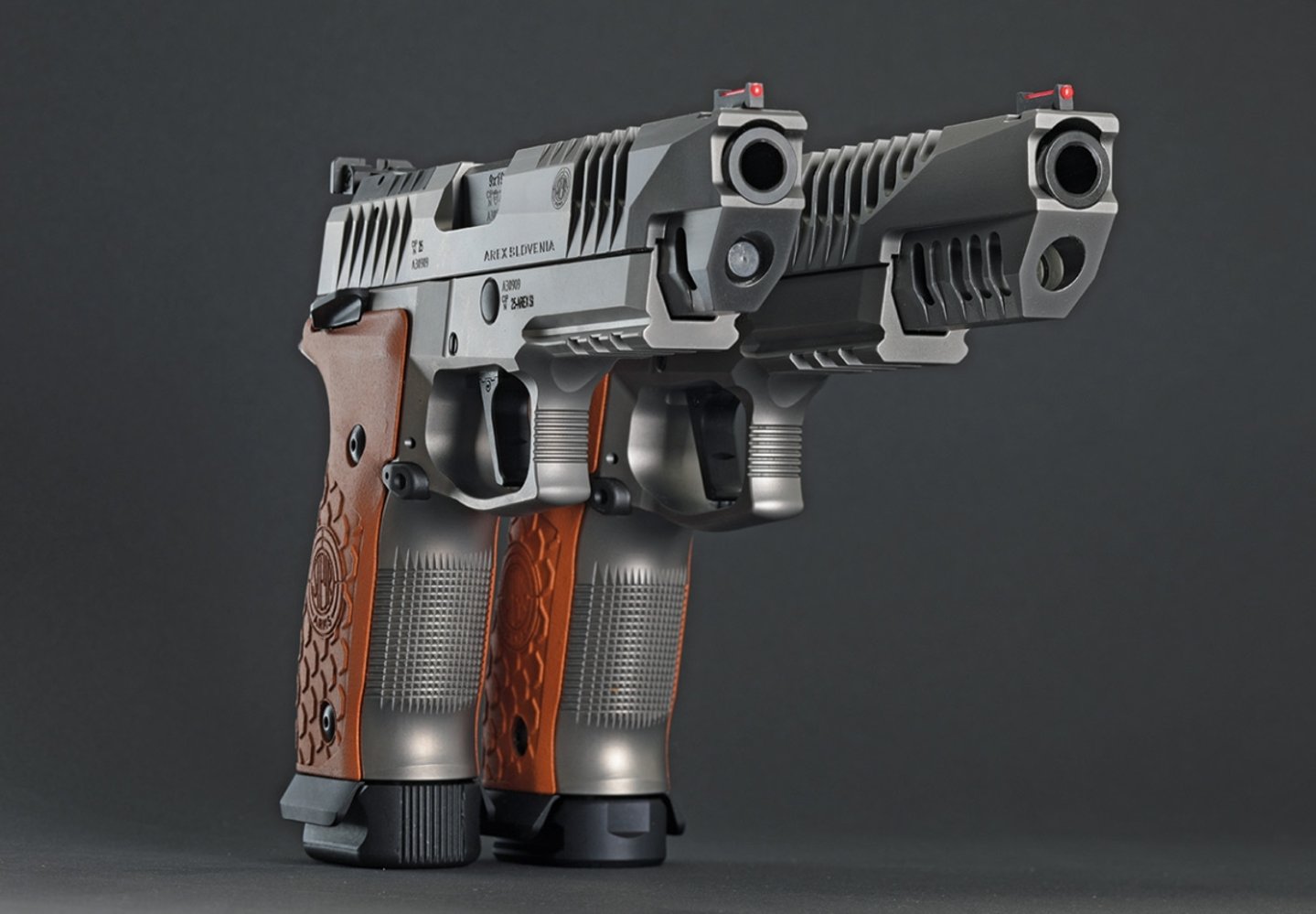 Steyr Arms ATC Rock-Matchpistolen in 9 mm Luger nebeneinander in zwei Lauflängen.