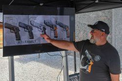 Neuvorstellung Ganzmetallpistolen in 9 mm Luger: Die Steyr Arms ATd und ATc Steyr Arms Projektleiter Niels Kirchhoff.