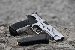 Neuvorstellung Ganzmetallpistolen in 9 mm Luger: Die Steyr Arms ATd und ATc Steyr ATc Base Sportpistole.