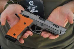 Neuvorstellung Ganzmetallpistolen in 9 mm Luger: Die Steyr Arms ATd und ATc Steyr ATc "Rock" Competition Racegun mit 5" schwerem Matchlauf.