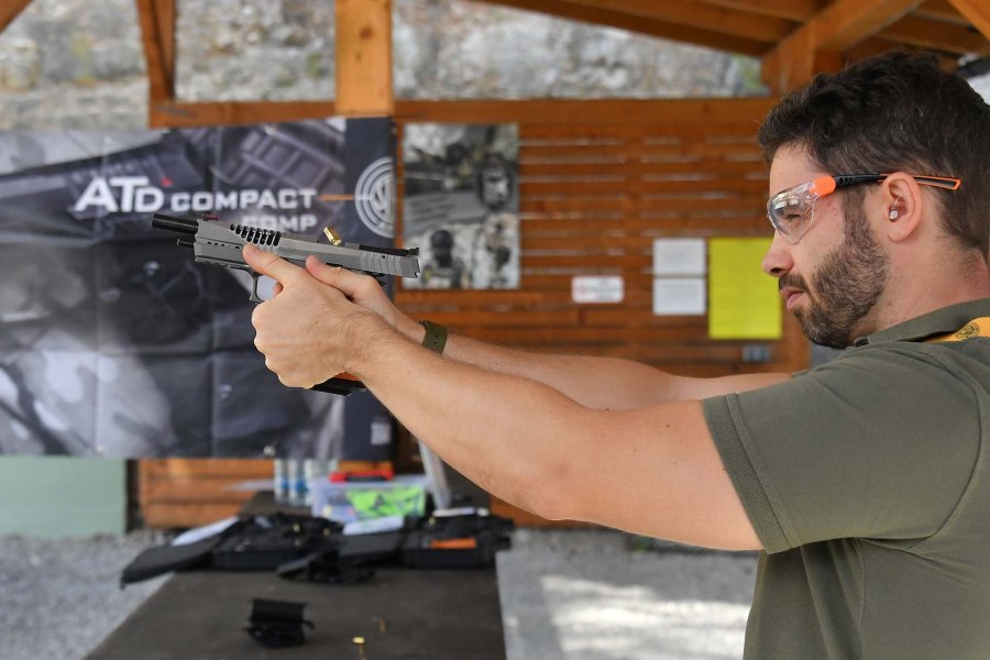 Neuvorstellung Ganzmetallpistolen in 9 mm Luger: Die Steyr Arms ATd und ATc Neuvorstellung Ganzmetallpistolen in 9 mm Luger: Die Steyr Arms ATd und ATc