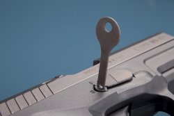 Die Funktionssperre der Steyr M9-A1 in 9 mm Luger Die Funktionssperre der Steyr M9-A1 in 9 mm Luger