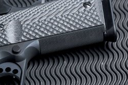 STI Europe Sparta 5.0 in 9 mm Luger und .45 Auto Griffstück der Waffe