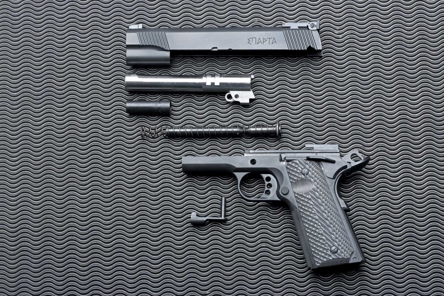 STI Europe Sparta 5.0 in 9 mm Luger und .45 Auto Die Waffe zerlegt in ihre Einzelteile