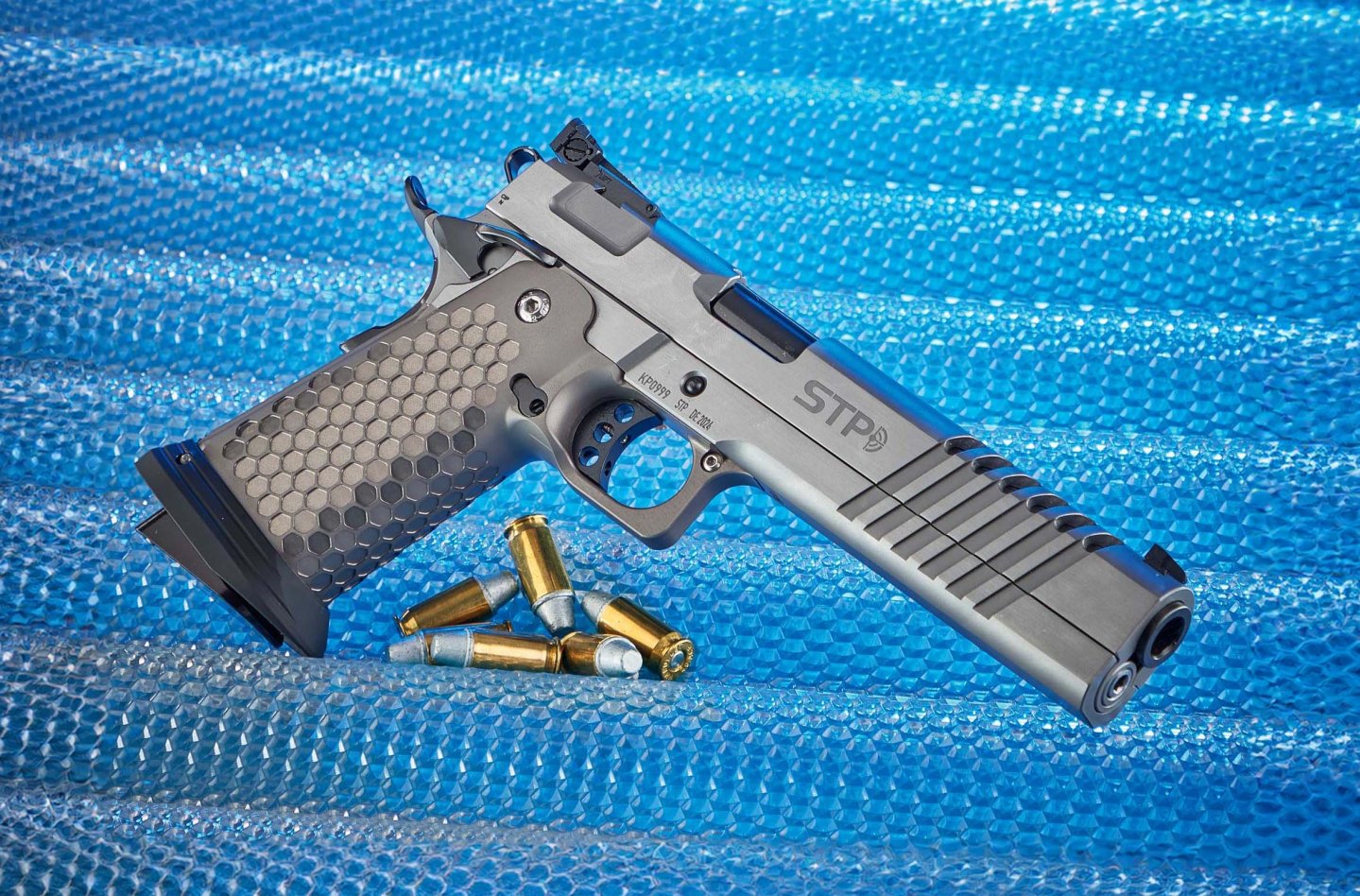 Vorstellung Großkaliber-Matchpistole: STP 2011 Black Major 6.0 in 9 mm Luger und .45 Auto STP 2011 Black Major 6.0 in 9 mm Luger und .45 Auto komplett von rechts.