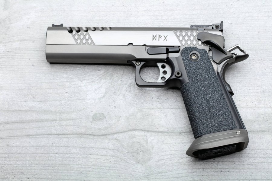 Test: STP Sport Target Pistol DAG und Club 30 Präz 5.0 – Was können die Premium-Pistolen in Kaliber 9 mm Luger? STP-Sport-Target-Pistol-2011-DAG-Pistole-in-Kaliber-9-mm-luger-uebersicht-links