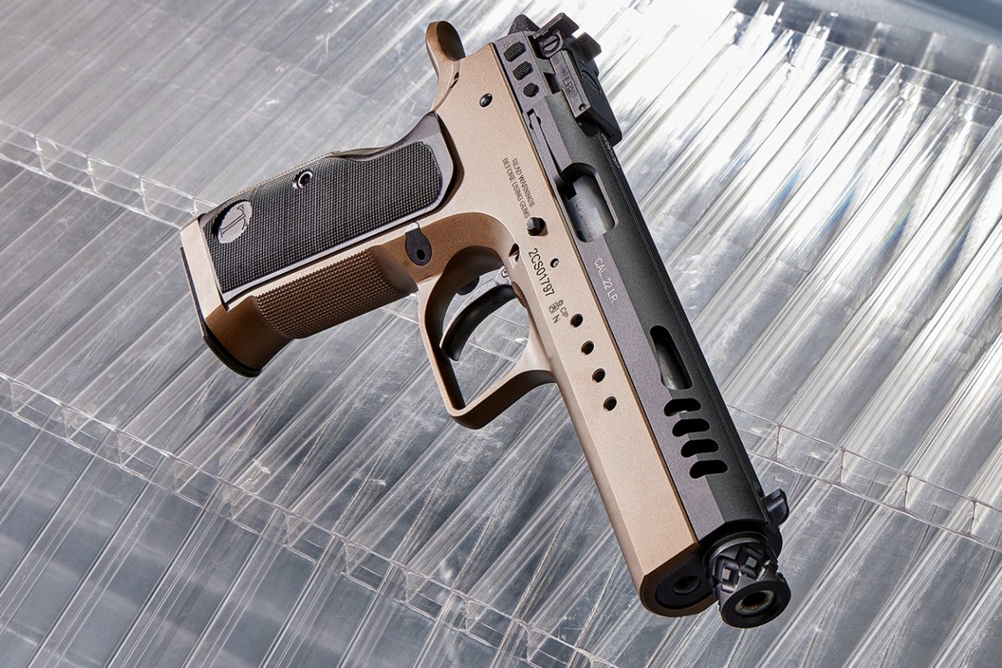 Tanfoglio Force 22 L Limited 5.7: Sportliche Kleinkaliber-Pistole mit Stahlgriffstück im Praxistest Tanfoglio Force 22 L Limited 5.7 komplett von vorne rechts.