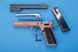 Tanfoglio Stock III Xtreme in 9x19 mm im zerlegten Zustand Tanfoglio Stock III Xtreme in 9x19 mm im zerlegten Zustand