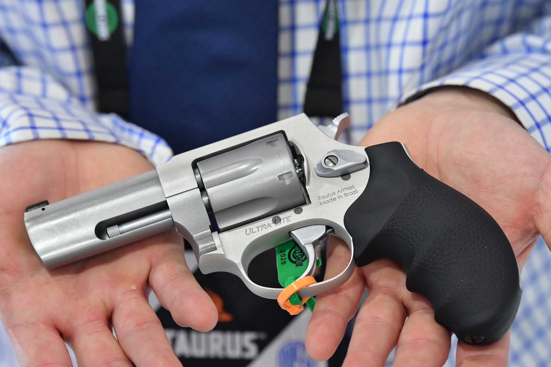taurus: Taurus Defender 856 Serie − 6 neue Revolver im Kaliber .38 Special +P: kompakt und schmal! taurus: Taurus Defender 856 Serie − 6 neue Revolver im Kaliber .38 Special +P: kompakt und schmal!