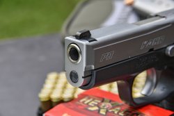 Test & Technik: Kahr P9 DuoTone in 9 mm Luger Die Laufmündung der Kahr P9 Polymer-Pistole.