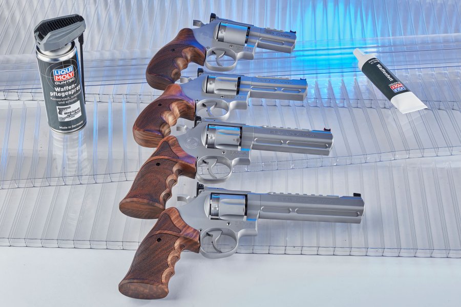 Neue Revolver exklusiv bei B&H: Spohr 283 Carry und 286 Universal − was leisten die .357er für Jagd und Sport im Test?  Von oben nach unten angeordnet: der Spohr 283 carry, 284 Carry, 285 Universal und 286 Competetion in Stainless-Ausführung.