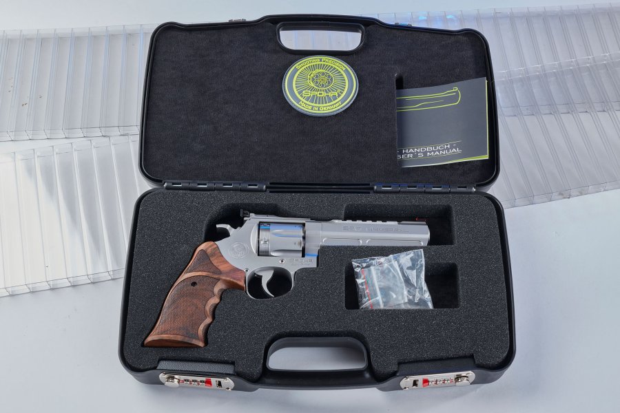 Neue Revolver exklusiv bei B&H: Spohr 283 Carry und 286 Universal − was leisten die .357er für Jagd und Sport im Test?  Der Spohr 285 Universal im mitgelieferten Waffenkoffer.