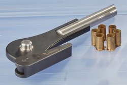 Neue Revolver exklusiv bei B&H: Spohr 283 Carry und 286 Universal − was leisten die .357er für Jagd und Sport im Test?  Der Moon-Clip-Loader von Spohr.