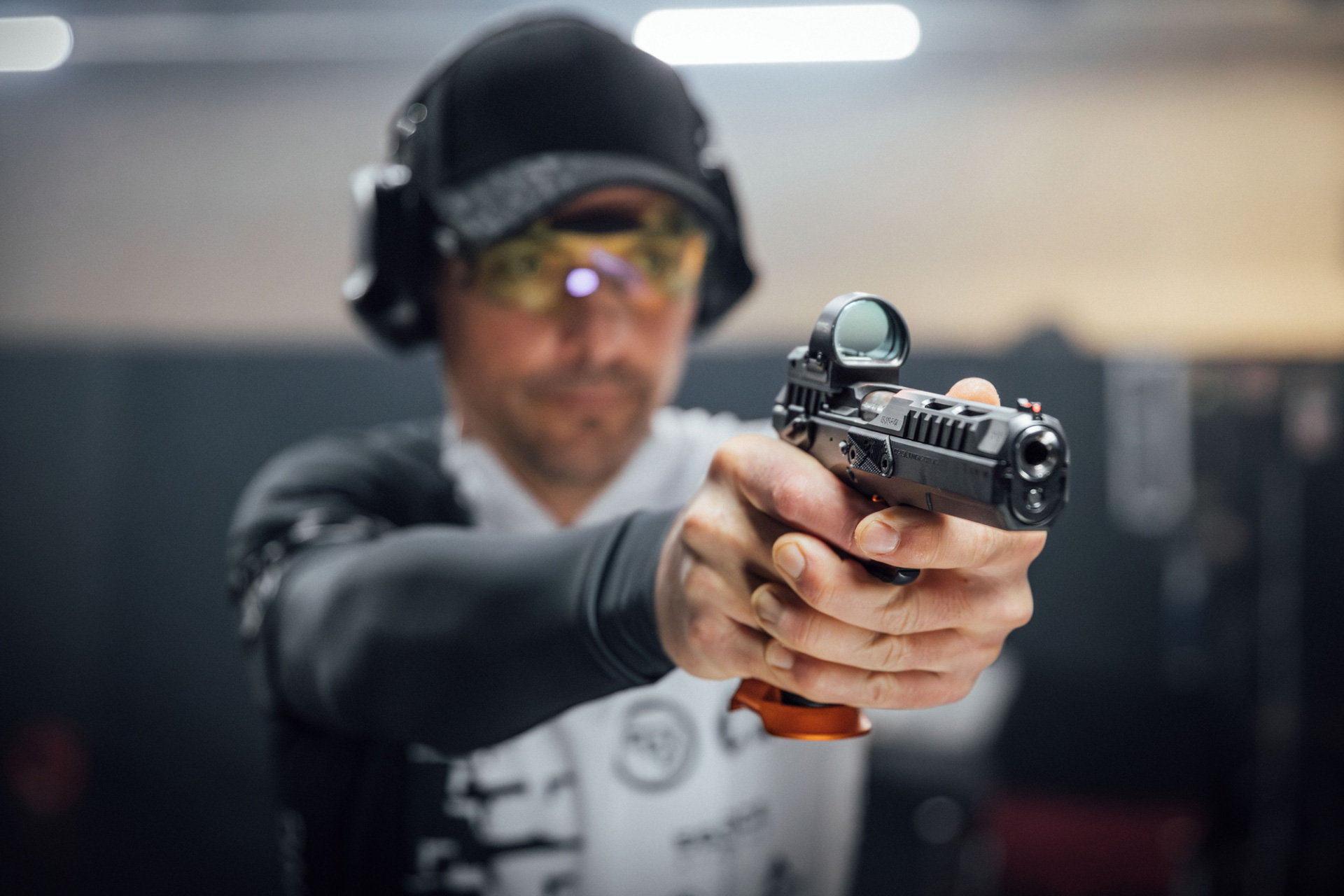 ceska-zbrojovka: CZ TS 3 Orange  − die neue Großkaliber-Sportpistole von  Ceska Zbrojovka für die IPSC Optics Division und wie der zehnfache Weltmeister Eric Grauffel damit umgeht im Video