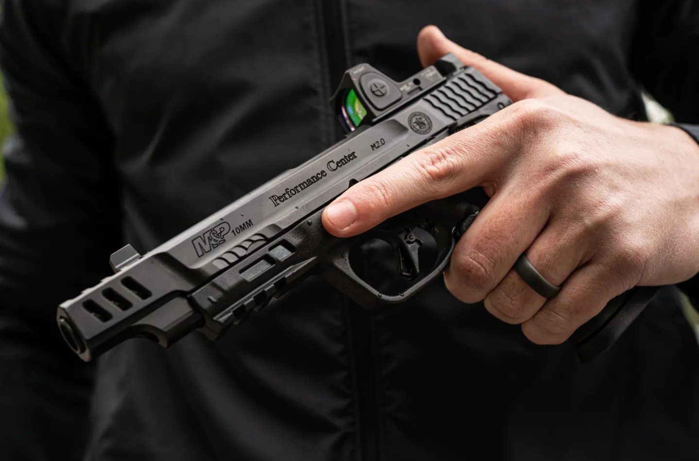 Mit der neuen M&P 10mm 2.0 Hat S&W eine Pistole im leistungsstarken Kaliber 10 mm Auto durchs Performance Center geschleust.