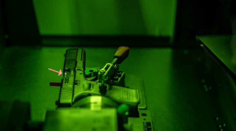 Lasern der Waffennummer