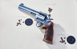 Waimex-Sportmodell Pilum auf Basis des Smith & Wesson Modells 686: Revolver in römischem Design Waimex S&W 686 Pilum auf beschossenen Zielscheiben liegend.