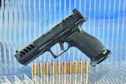 Drei Walther PDP Steel Frame Kaliber 9 mm Luger im Test: Was können die SF Compact, Full Size und Match? Walther PDP SF Match komplett von links.