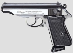 Deutsche Waffengeschichte: Historie der Polizeipistole WALTHER PP Polizeipistole WALTHER PP im Kaliber 7,65 mm Browning mit Hessischem Wappen am Griffstück