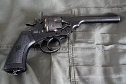 Webley MK VI als CO2-Ausführung in 4,5 mm: Freier Revolver im Test Der Revolver von Webley komplett von rechts.