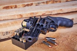 Exklusiv bei der Alljagd: Test des kompakten Nachsuchenrevolvers Weihrauch HW 357 Hunter Horrido in .357 Magnum Weihrauch HW 357 Horrido von vorne.