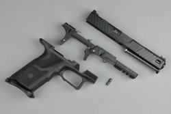 Test: ZEV Technologies O.Z-9 − was kann die erste Komplett-Pistole des GLOCK-Tuners? Chassis und Polymergriff der ZEV O.Z-9