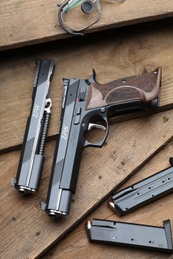 Test: Zindel Präzisionswaffen (ZPW) Raptor – wir testen die Sportpistole auf Basis der CZ 97 in .45 ACP und 9x19 mm ZPW Raptor und 9-mm-Wechselsystem