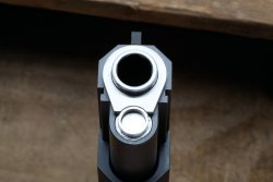 Test: Zindel Präzisionswaffen (ZPW) Raptor – wir testen die Sportpistole auf Basis der CZ 97 in .45 ACP und 9x19 mm ZPW Raptor Mündungsbereich