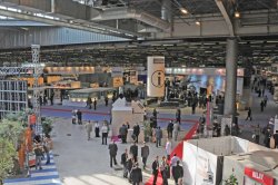 EUROSATORY 2018: mehr Platz für Verteidigung und Sicherheit Übersicht des Eingangsbereiches der Eurosatory Messe 2016