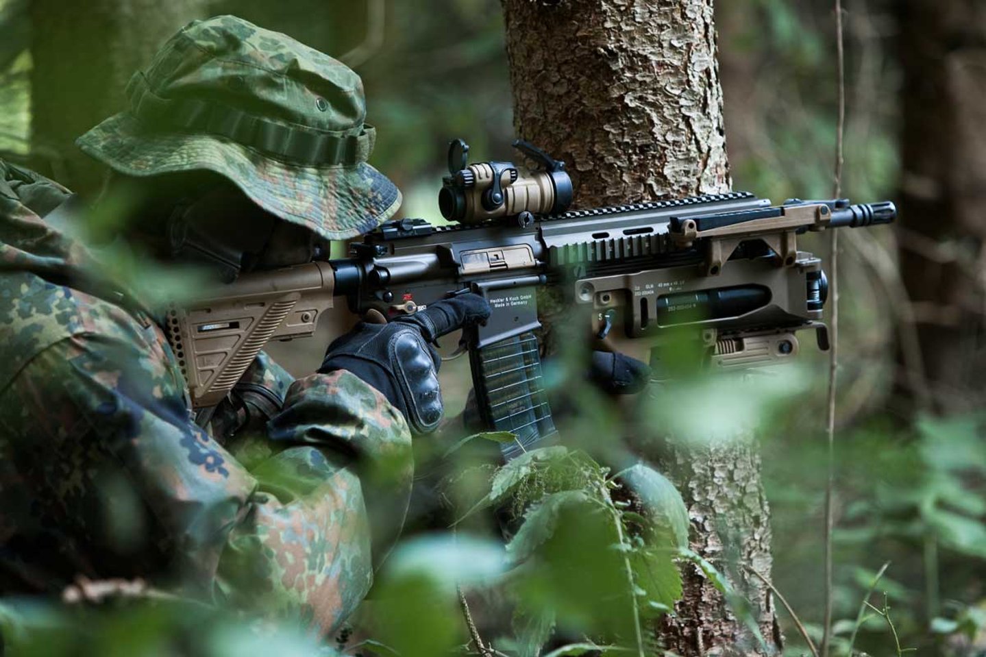 Soldat mit Heckler & Koch 416 A7 Sturmgewehr
