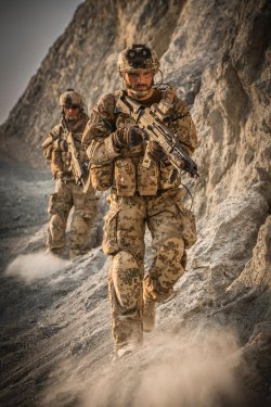 Soldaten mit dem vernetzten System "Infanterist der Zukunft-Erweitertes System"