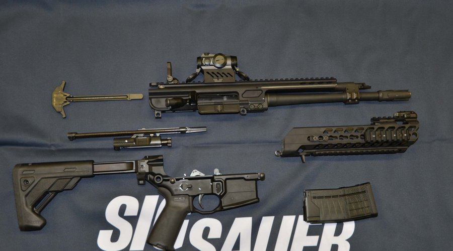 SIG Sauer MCX vs. MCX Virtus Vorgängermodell Sturmgewehr SIG Sauer MCX in Hauptbauteile zerlegt