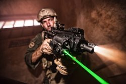 Neue Maschinenpistole Beretta PMX Beretta PMX mit Zubehör und Anbauteilen