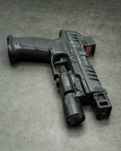 Neue Dienstpistolen für Bundeswehr-Spezialkräfte als Ersatz für die Modelle H&K P30 und GLOCK G17 Die Walther PDP 9×19-mm-Parabellum-Pistole