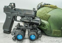 Neue Dienstpistolen für Bundeswehr-Spezialkräfte als Ersatz für die Modelle H&K P30 und GLOCK G17 Die GLOCK G17 Gen5 MOS mit EOTech EFLX