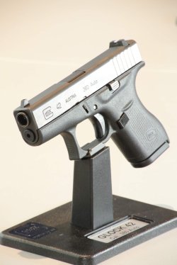 GLOCK 41 und GLOCK 42 als Dienstwaffen GLOCK 41 und GLOCK 42 als Dienstwaffen